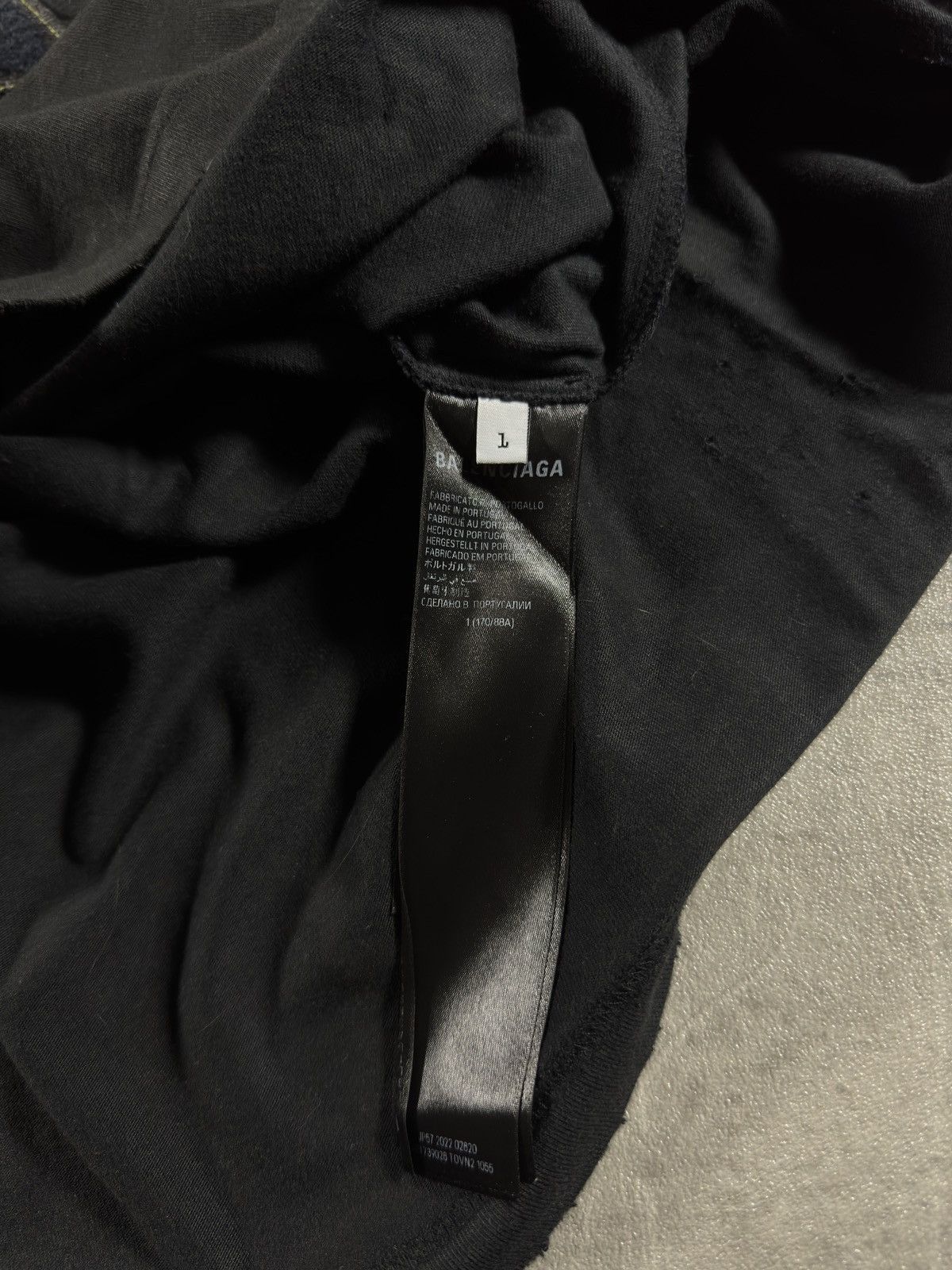Balenciaga Balenciaga Destroyed Paris Logo Patch T-Shirt – Black Size US M / EU 48-50 / 2 - 7 Thumbnail