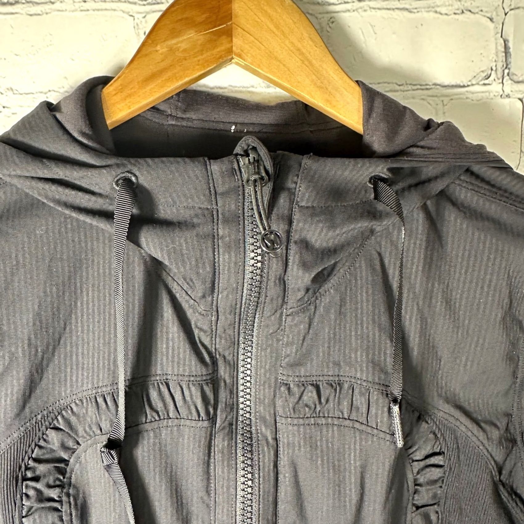 Lululemon Lululemon Stride Jacket Hoodie Full Zip Ruched Sleeve Black Women 6 Activewear Small? Size M / US 6-8 / IT 42-44 - 3 Thumbnail
