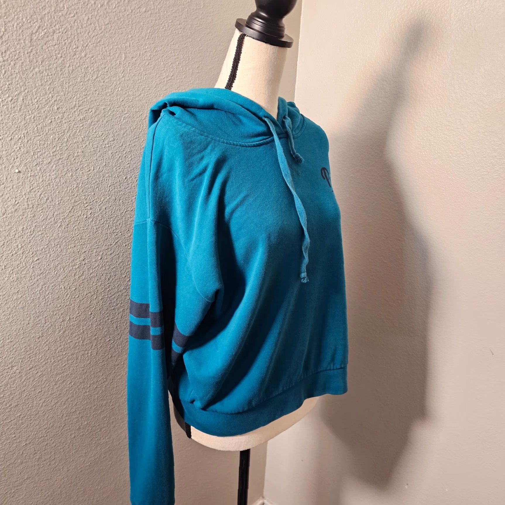 Victoria's Secret Victoria's Secret Sweatshirt Hoodie Women's L Teal Logo Pullover Casual Knit none Jacket? Size L / US 10 / IT 46 - 4 Thumbnail