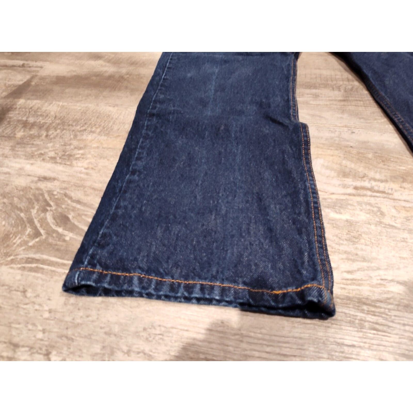 Levi's VINTAGE? No. Levi's 505 Jeans - Straight Fit Denim - Men - Size 40x30 - Dark Blue Wash - Regular Rise - 5-Pocket - Belt Loops - 100% Cotton - EUC Size US 40 / EU 56 - 3 Thumbnail