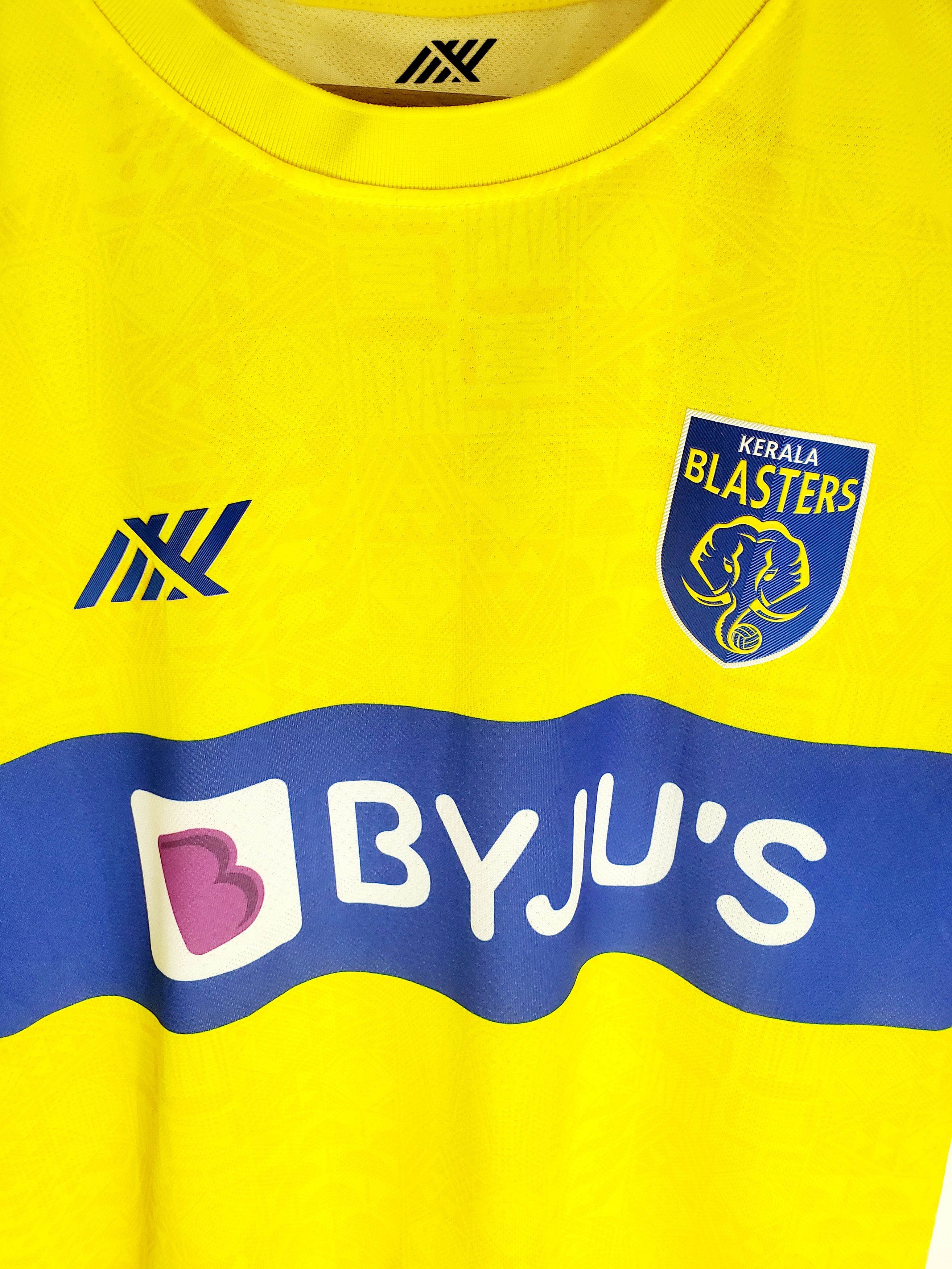 Other 2022-23 Kerala Blasters Alternate Home Shirt new condition L Size US L / EU 52-54 / 3 - 2 Thumbnail