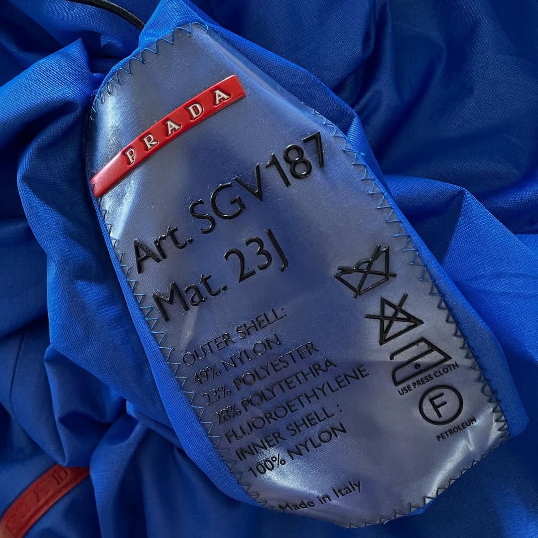 Prada SOLD - AW99 Technical PTFE Gore-Tex Hidden Glove Jacket Size US L / EU 52-54 / 3 - 11 Thumbnail