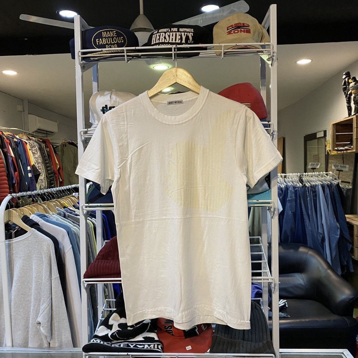 Issey Miyake Vintage Issey Miyake Thumbs Up T-Shirt - S White Good Size US S / EU 44-46 / 1 - 1 Thumbnail
