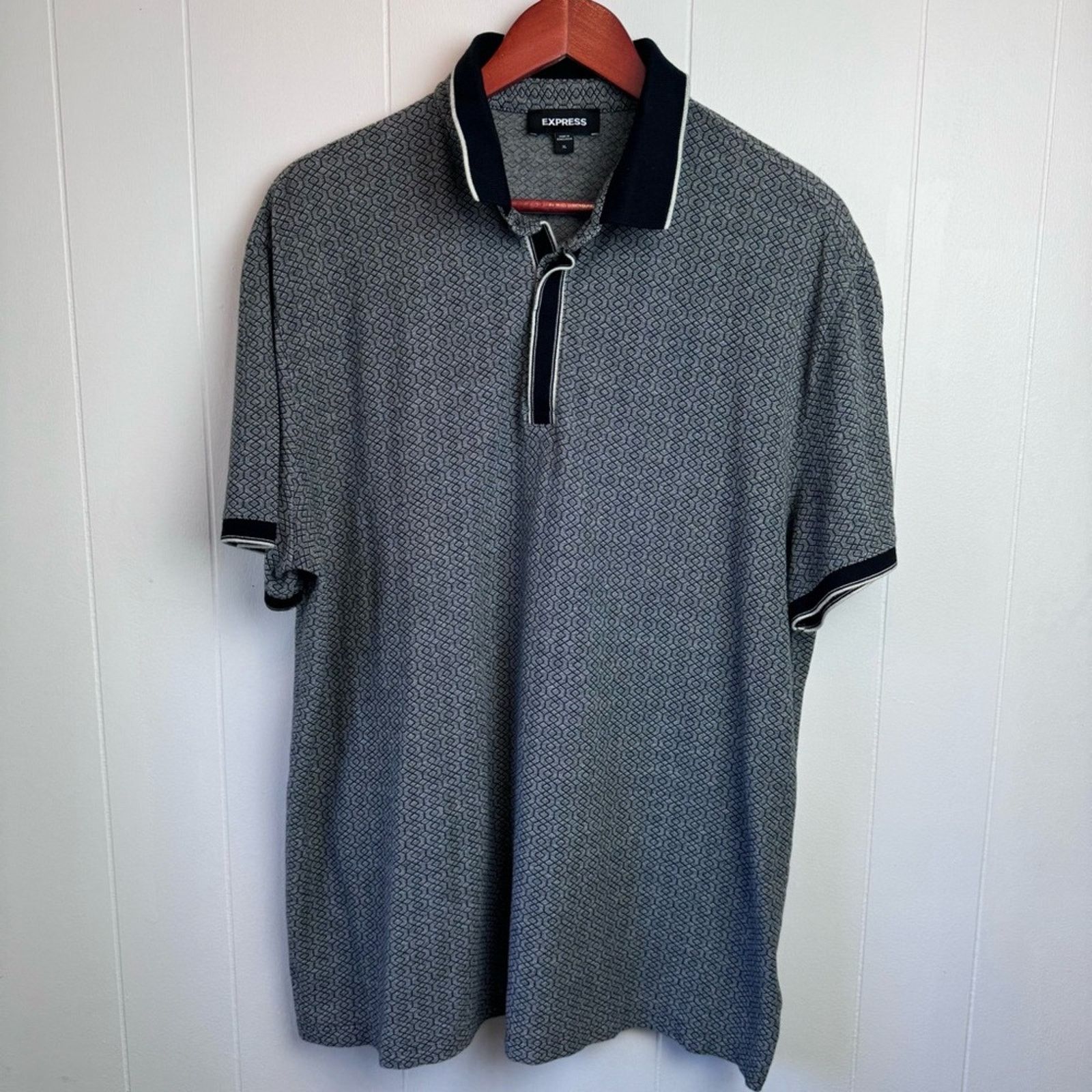 Express Express Grey & Black Geometric Print Polo Shirt Men Size XL Size US XL / EU 56 / 4 - 6 Thumbnail