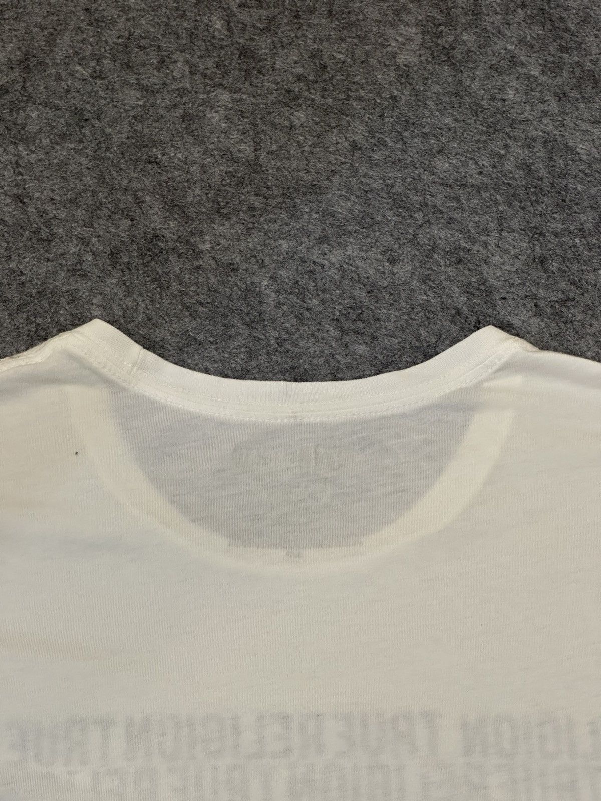 True Religion True Religion Script Tee featuring a graphic horseshoe logo. Size US S / EU 44-46 / 1 - 9 Thumbnail