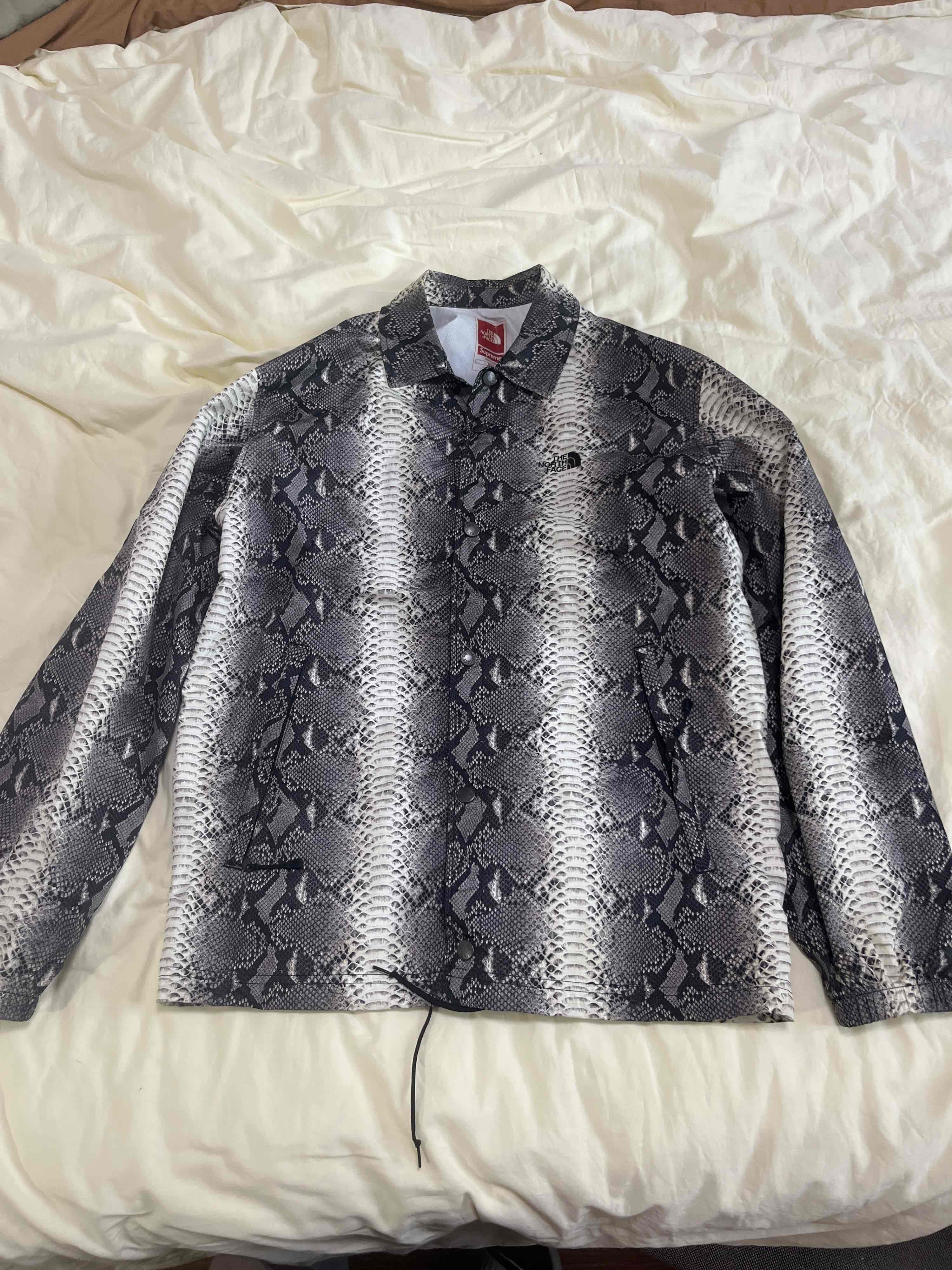Supreme Supreme x The North Face Snakeskin Coaches Jacket Size M Size US M / EU 48-50 / 2 - 1 Thumbnail