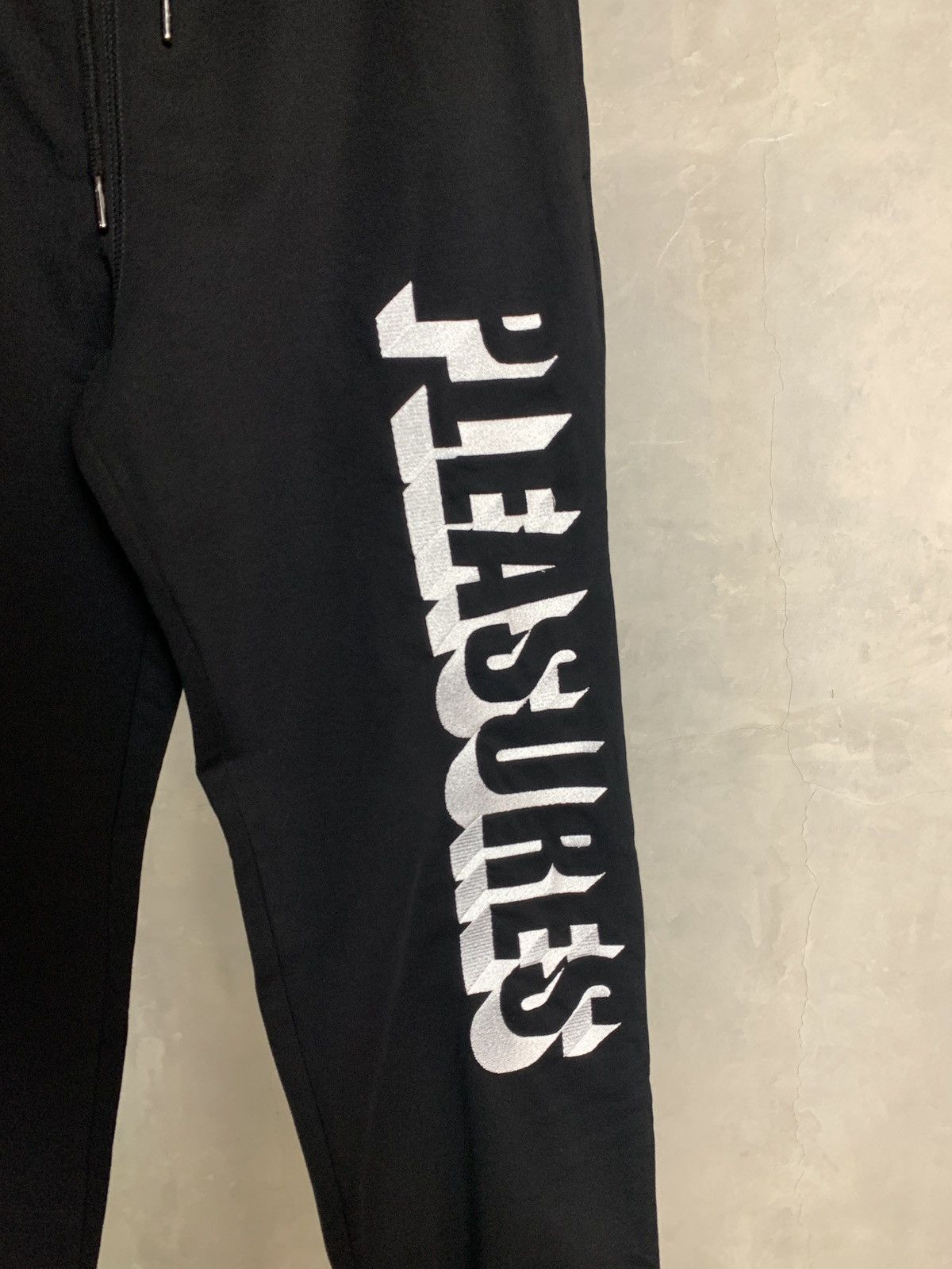 Pleasures Pleasures Harvard Sweatpants Size US 31 - 3 Thumbnail