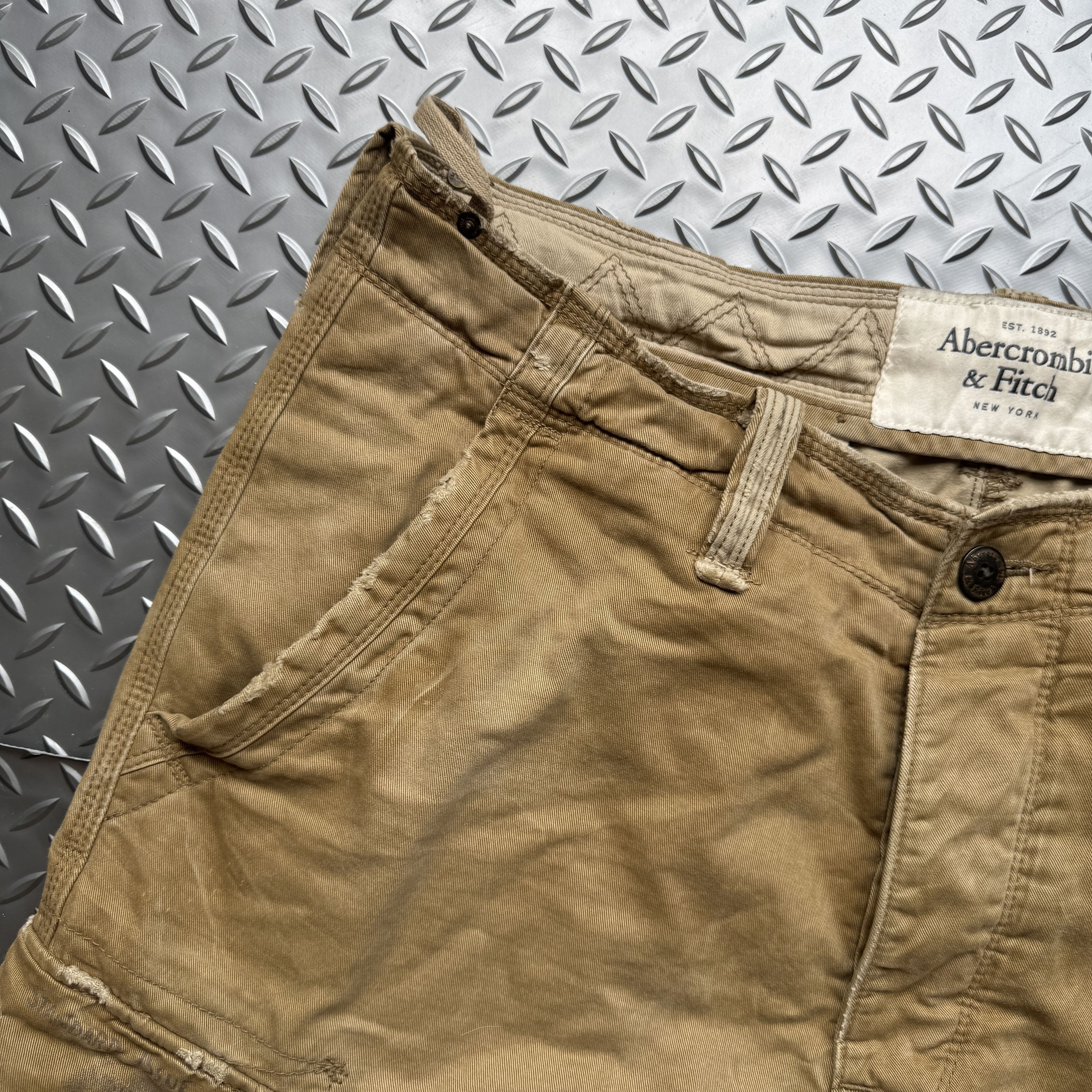 Abercrombie & Fitch Authentic Abercrombie & Fitch Distressed Cargo Shorts Size US 36 / EU 52 - 5 Thumbnail