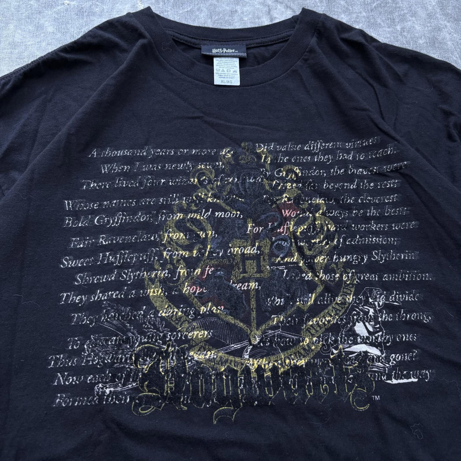 Vintage Vintage Y2K Harry Potter Flock Hogwarts Crest Movie Shirt Size US XL / EU 56 / 4 - 2 Thumbnail