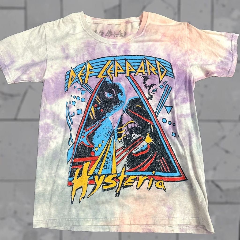 Vintage Def Leppard Women's T-Shirt XS Purple Tie Dye Official Shirt Women Short Sleeve Crew Neck Vintage? No Size XS / US 0-2 / IT 36-38 - 1 Thumbnail