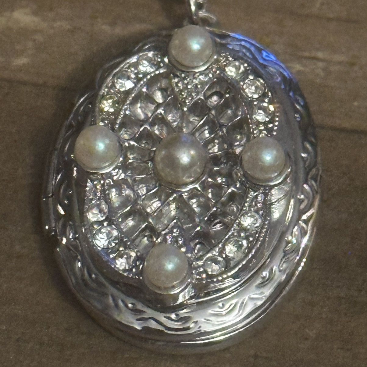 Vintage Vintage filigree crystals, pearls hanging oval locket brooch Size ONE SIZE - 2 Thumbnail
