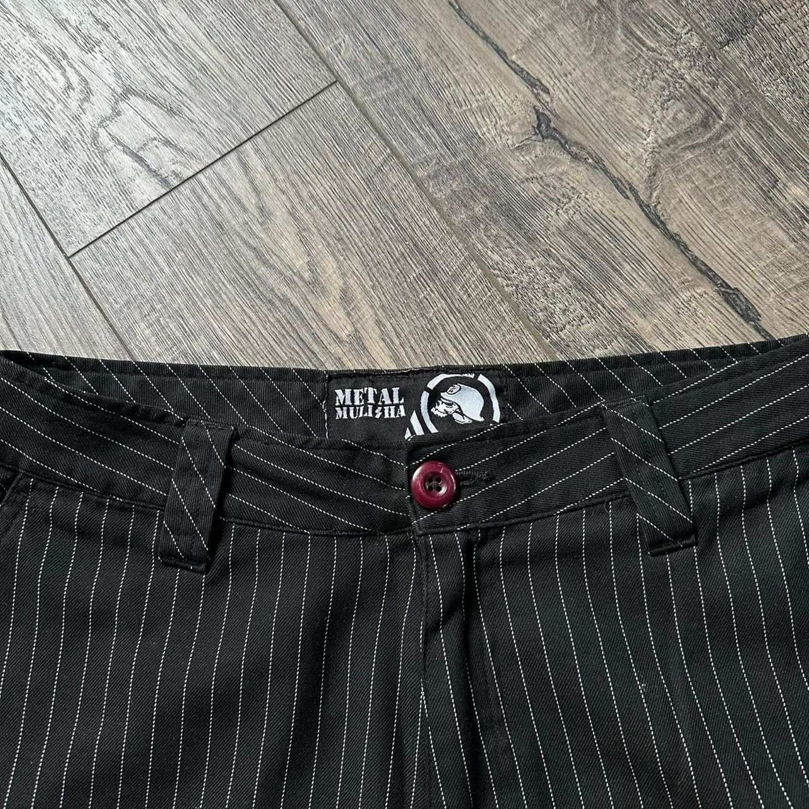 Vintage 00s Pin Striped Long Black Skull Metal Mulisha Short