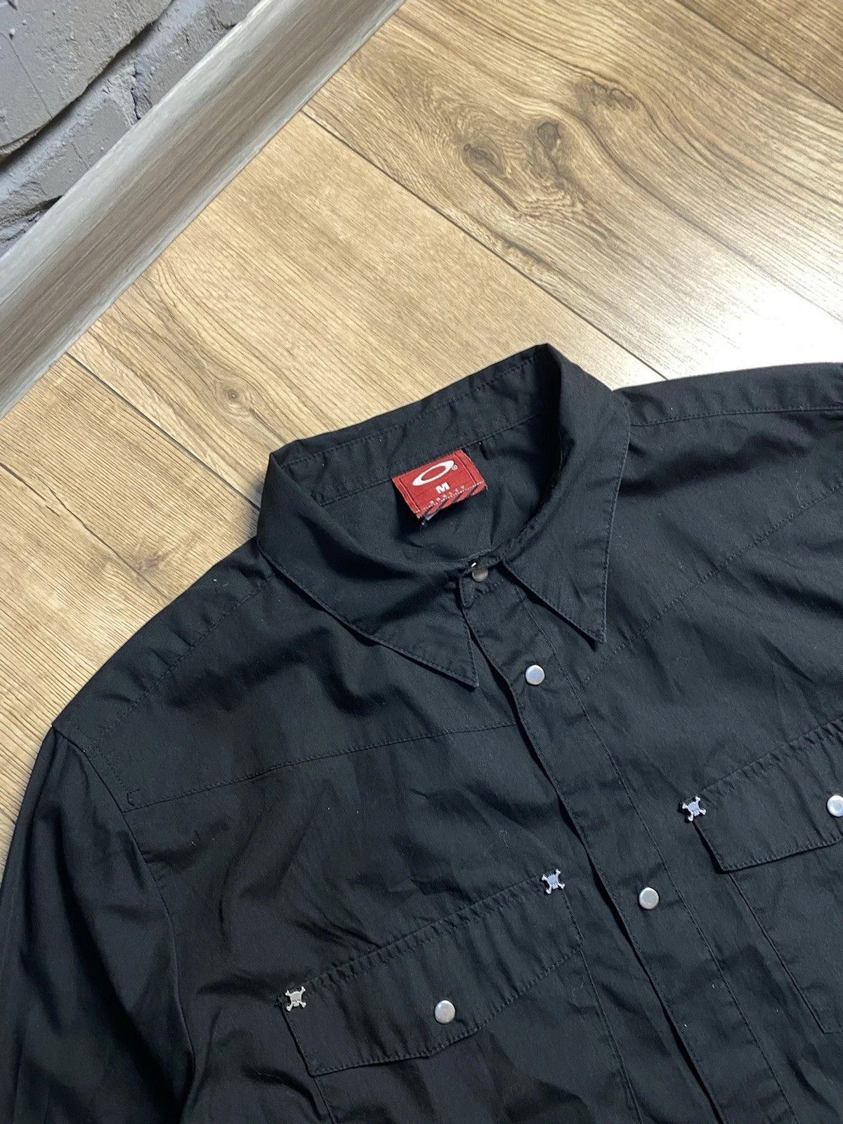 Oakley Vintage 90s Oakley Black Shirt Sz M Metal Mini Logo Size US M / EU 48-50 / 2 - 3 Thumbnail