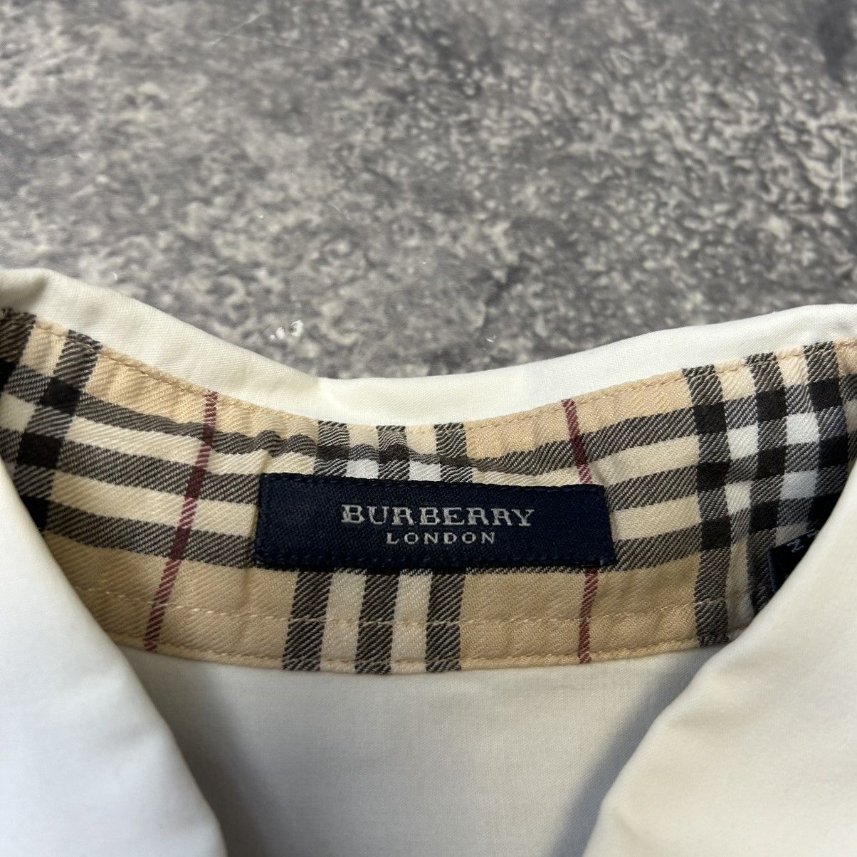 Burberry Luxury Burberry Small Logo Button Basic designer shirt Size L / US 10 / IT 46 - 8 Thumbnail