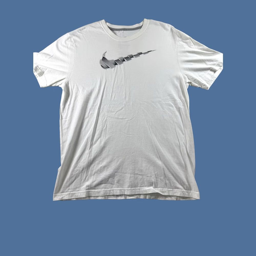 Nike NIKE MENS T-SHIRT XL SILVER SWOOSH Crew Neck Short Sleeve Cotton Knit Sports Athleisure Mens Size US XL / EU 56 / 4 - 1 Thumbnail