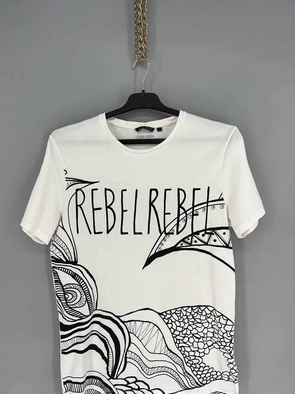 Vintage Antony Morato "REBELREBEL" Avant Garde Designer Y2k Tee Size US L / EU 52-54 / 3 - 6 Thumbnail