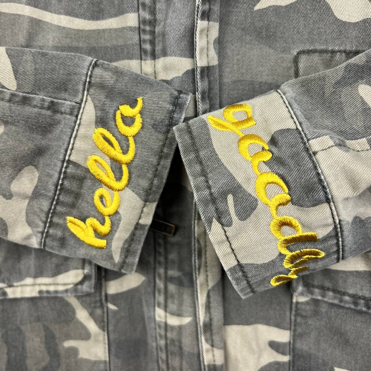 Forever 21 Forever 21 Women Camo Utility Jacket Rose Patch Cotton S Size S / US 4 / IT 40 - 4 Thumbnail