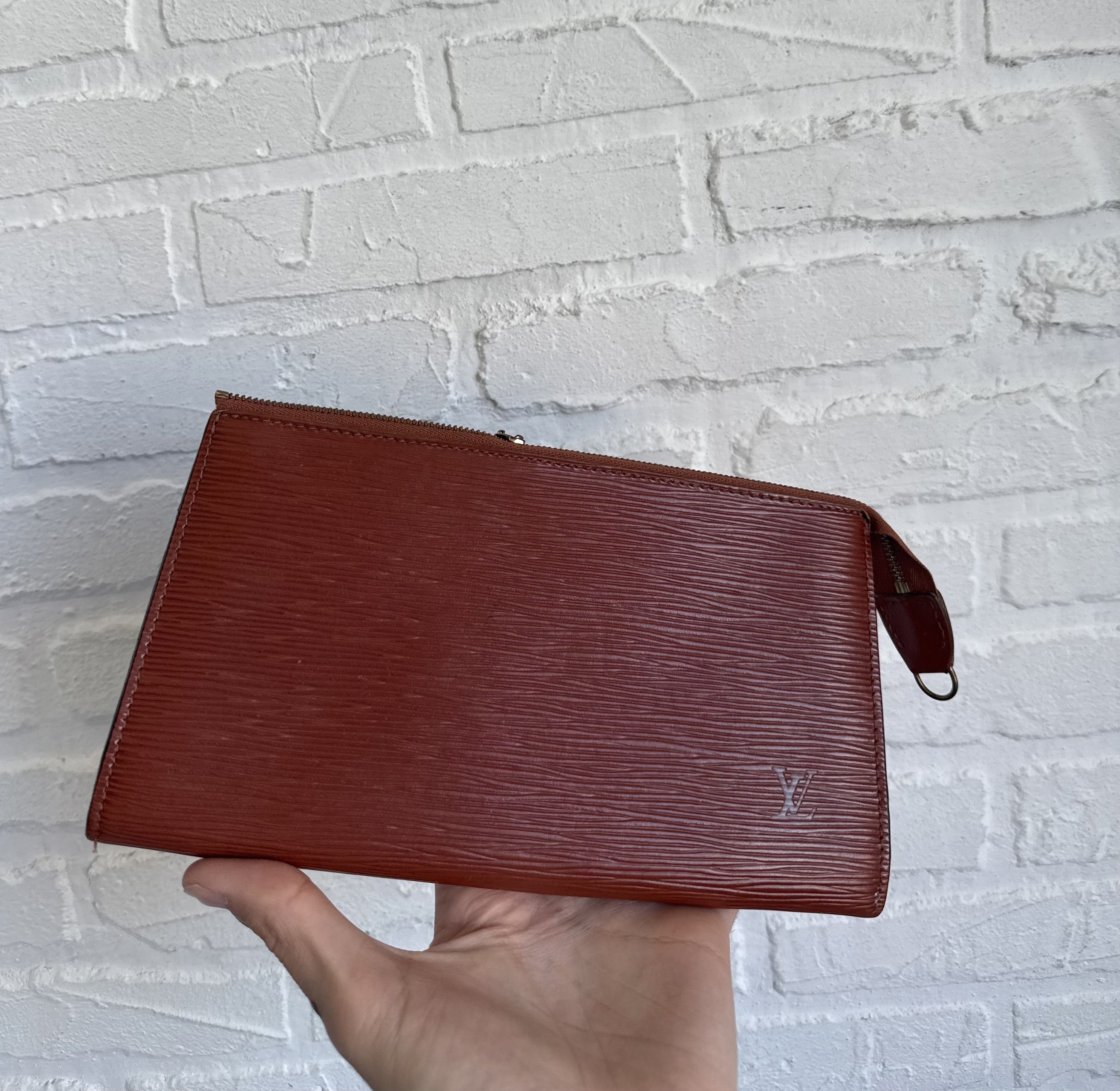 Louis Vuitton Vintage 1996 Louis Vuitton Epi leather pochette bag AR0916 Size ONE SIZE - 2 Thumbnail