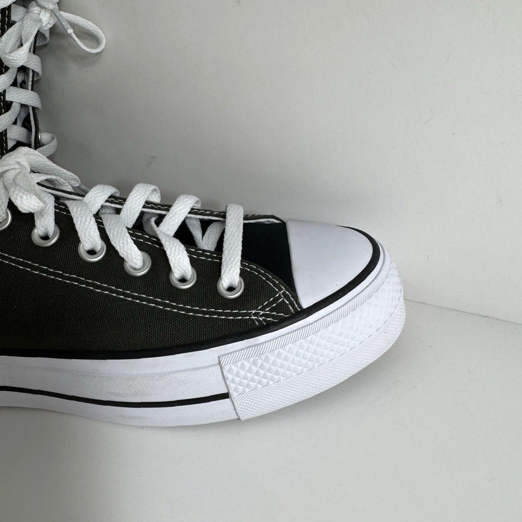 Converse Converse Chuck Taylor All Star Low Lift Platform Men’s 6.5 Green New Shoes Casual Athletic Sneakers Size US 6.5 / EU 39-40 - 3 Thumbnail