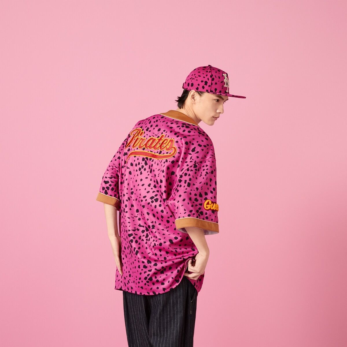 Gucci o1s1wg110125 Bowling Shirt With Pirates™ Patch in Multicolor Size US M / EU 48-50 / 2 - 8 Thumbnail
