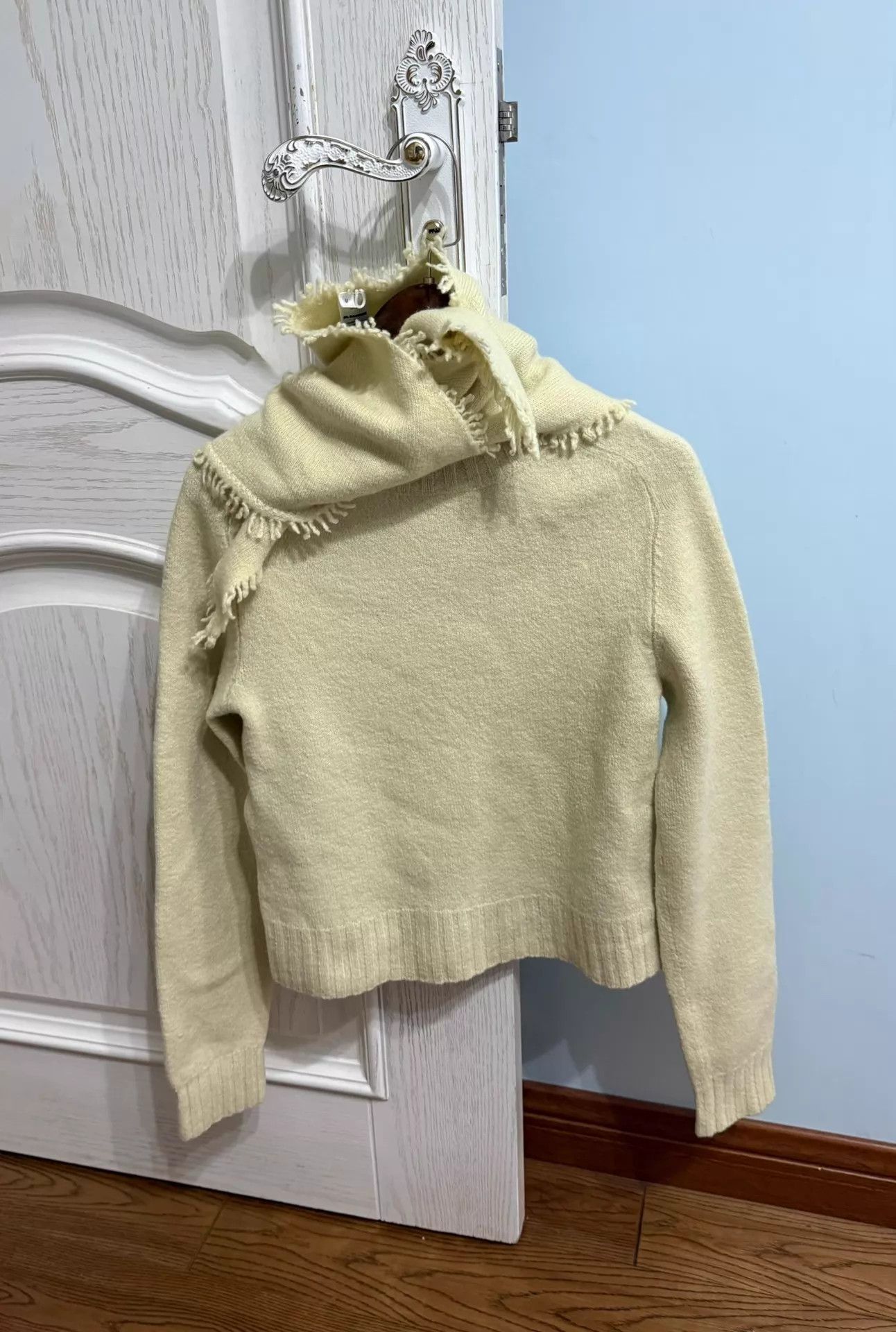 Jil Sander Jil Sander Cream Yellow Short Sweater & Scarf Set 9/10 Size XS / US 0-2 / IT 36-38 - 1 Thumbnail