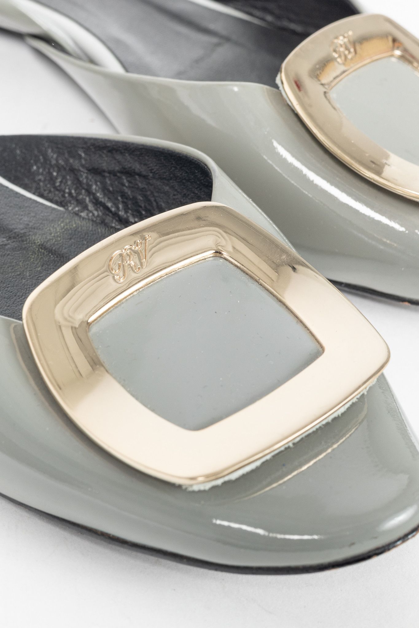 Roger Vivier Roger Vivier Chips Grey Patent Leather Buckle Scrunch Flats Size US 6.5 / IT 36.5 - 8 Thumbnail