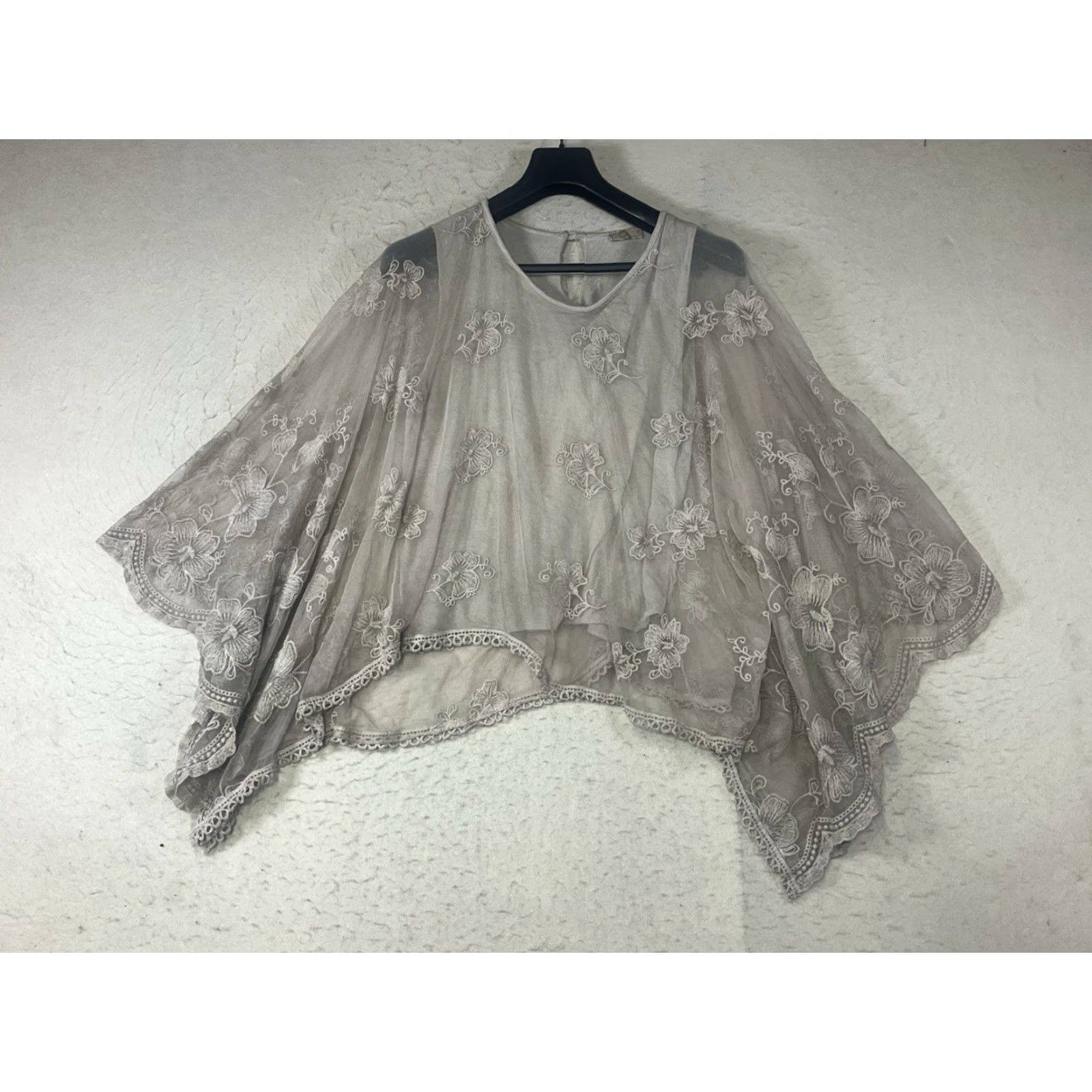 Vintage M Made In Italy Blouse Women Oversized Small Beige Polyester Sleeveless Pullover Casual Spring Summer Regular Size S Womens Size S / US 4 / IT 40 - 2 Thumbnail