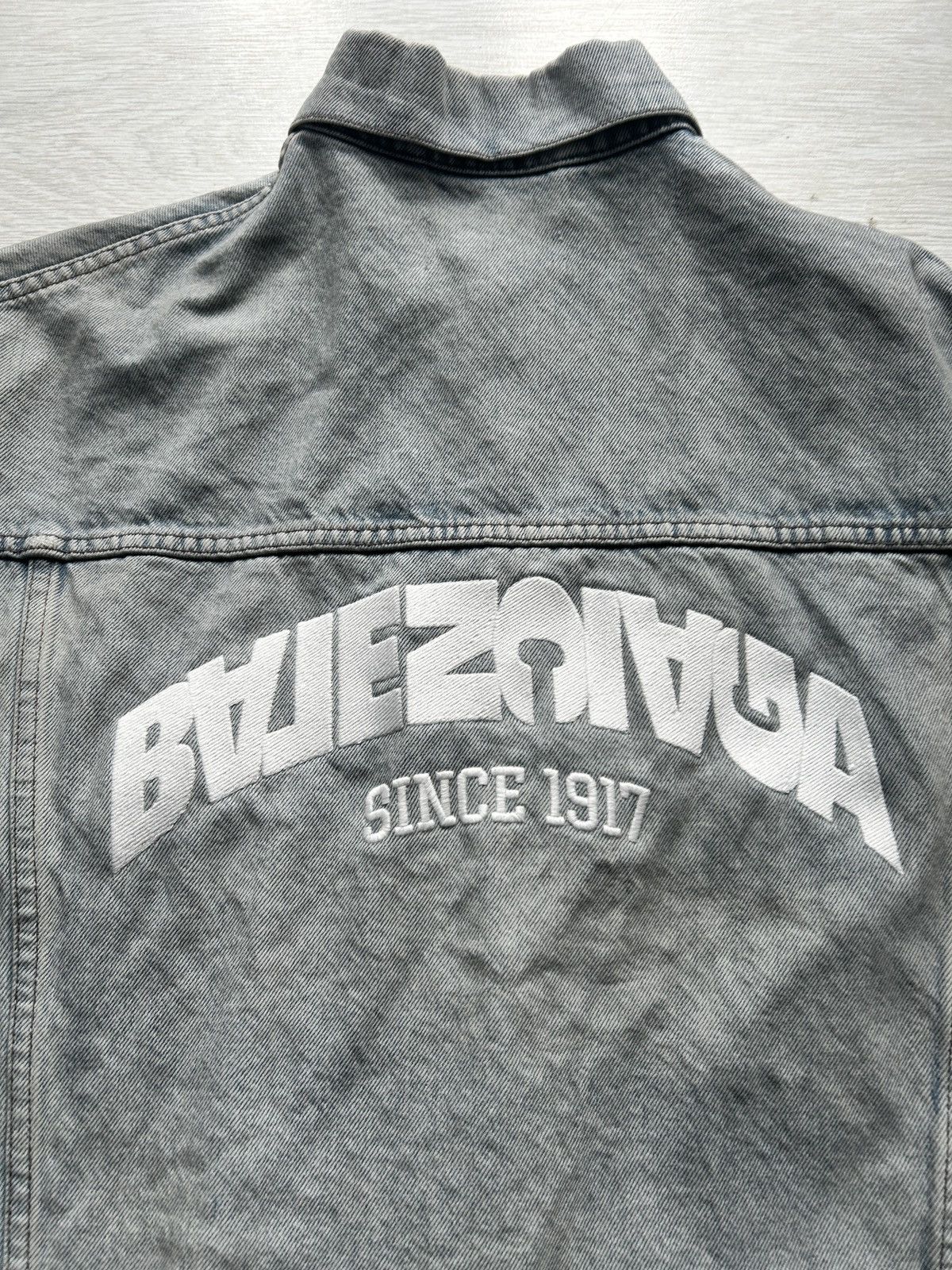 Balenciaga Balenciaga Backflip Logo Denim Jacket Size US S / EU 44-46 / 1 - 2 Thumbnail