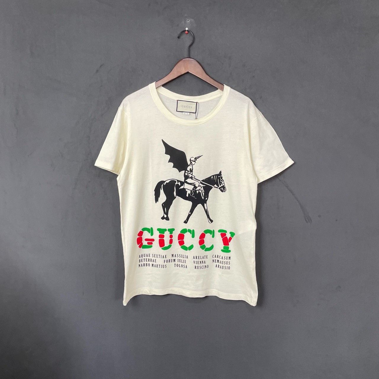 Gucci Gucci White Knight Short Sleeve 2501-Nextarrow Size US S / EU 44-46 / 1 - 1 Thumbnail