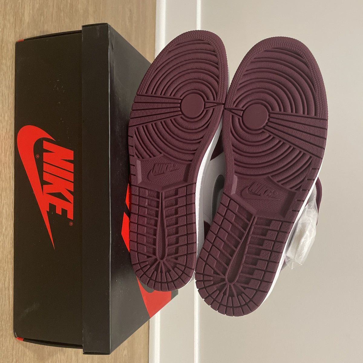 Nike Air Jordan 1 Retro High OG Bordeaux/Metallic Silver-White Size US 12 / EU 45 - 2 Thumbnail