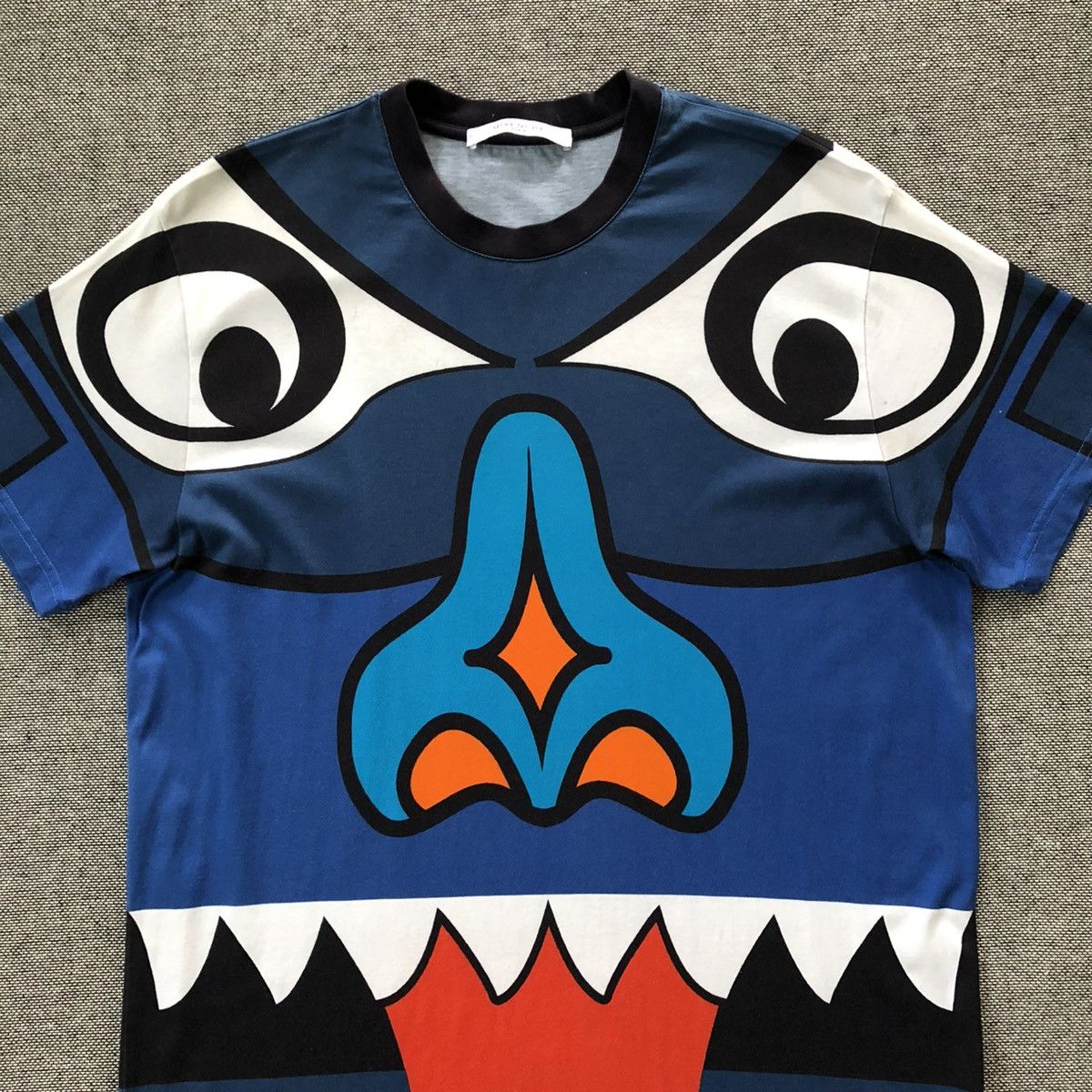 Givenchy GIVENCHY Rare Totem Overprint T-Shirt Size US XXS / EU 40 - 3 Thumbnail