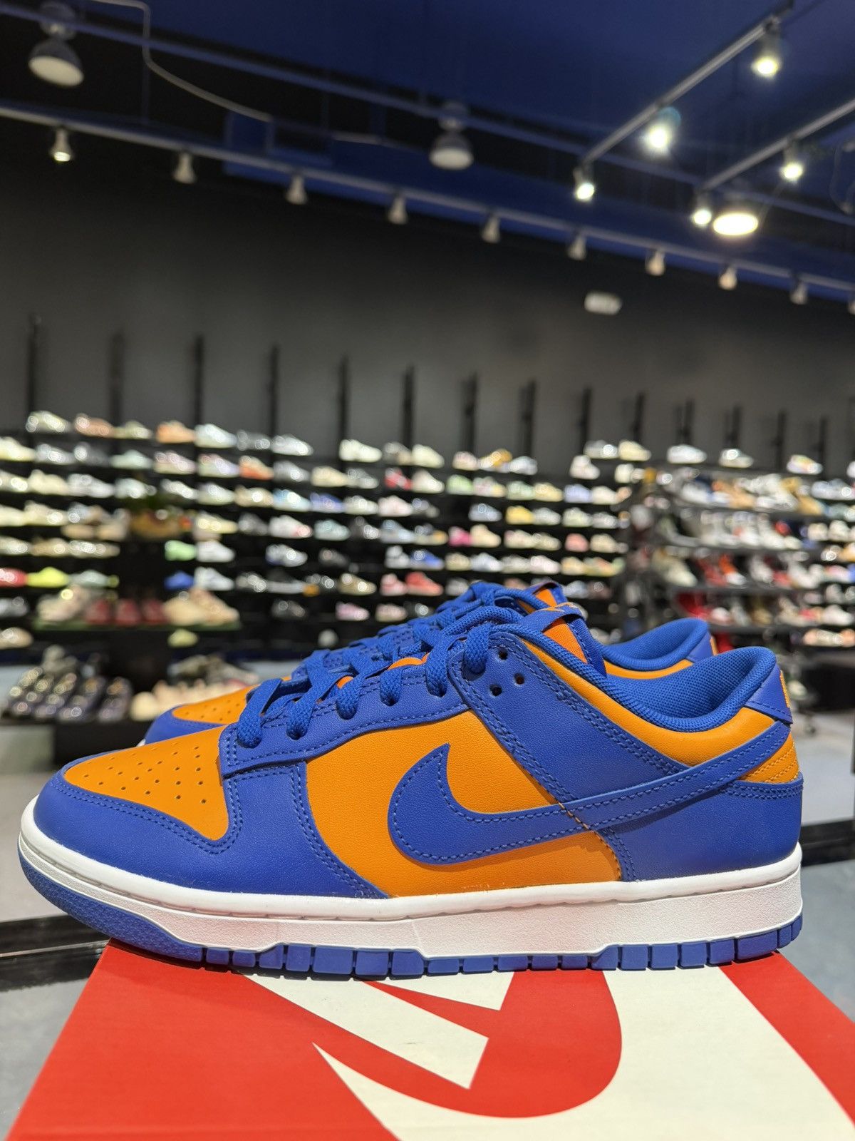 Nike Size 9.5 - Nike Dunk Low Knicks Size US 9.5 / EU 42-43 - 1 Thumbnail