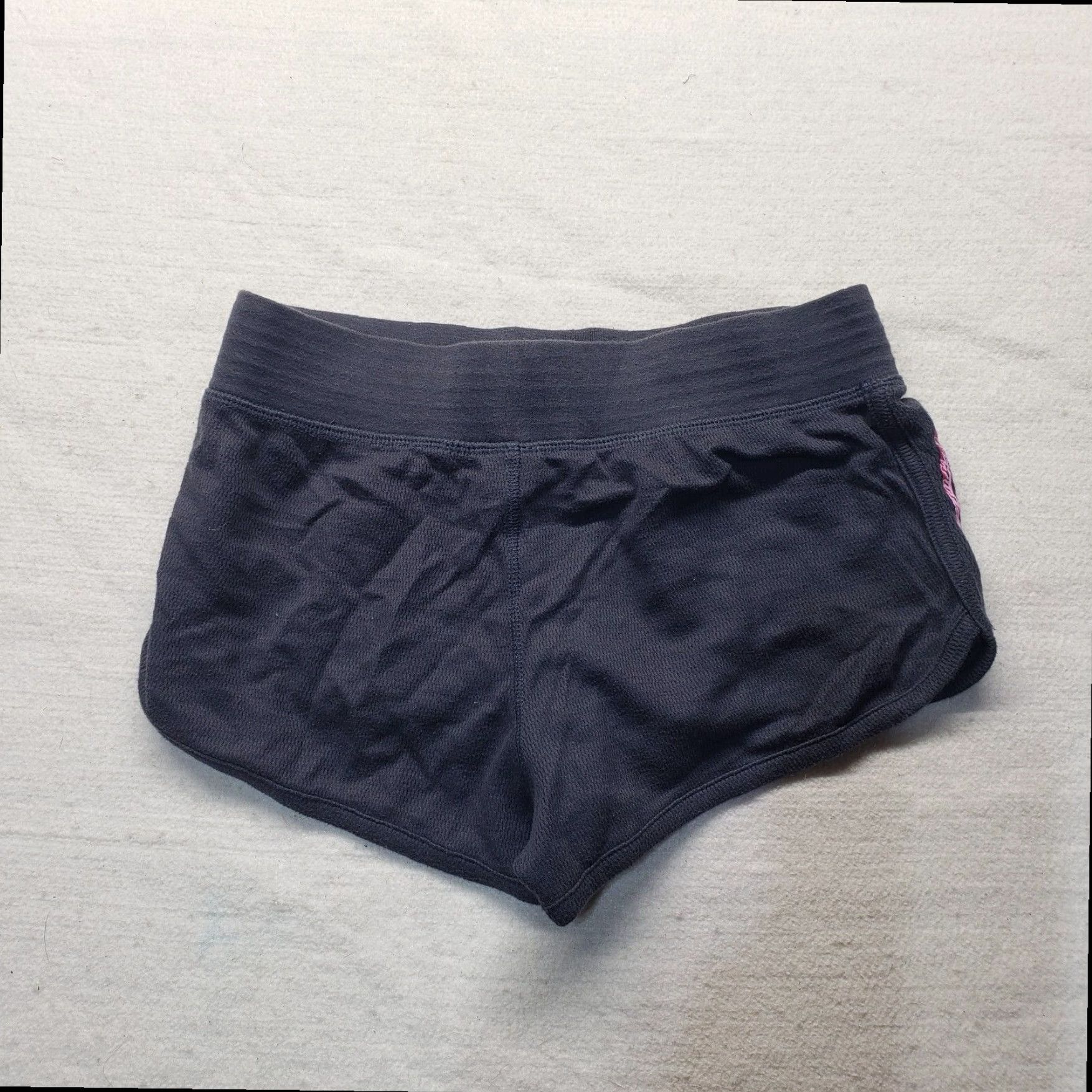 Disney Disney Minnie Mickey Mouse Heart Love Black Fleece Sweat Shorts Adult Women Medium Size 32" / US 10 / IT 46 - 7 Thumbnail