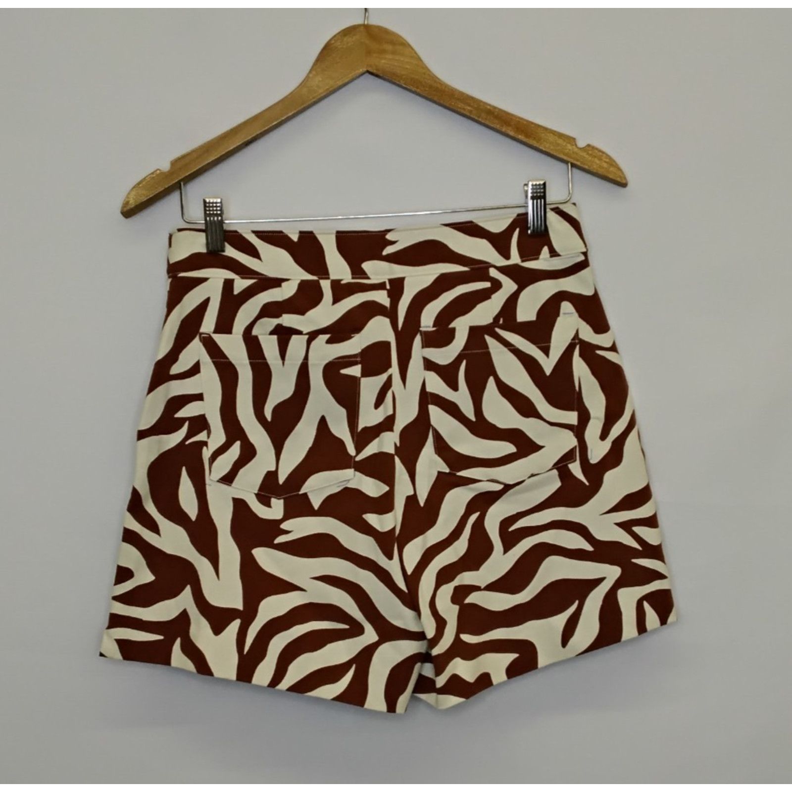 Spanx Spanx Polished 6" Shorts Women's S Brown + White Zebra Print Size 28" / US 6 / IT 42 - 3 Thumbnail