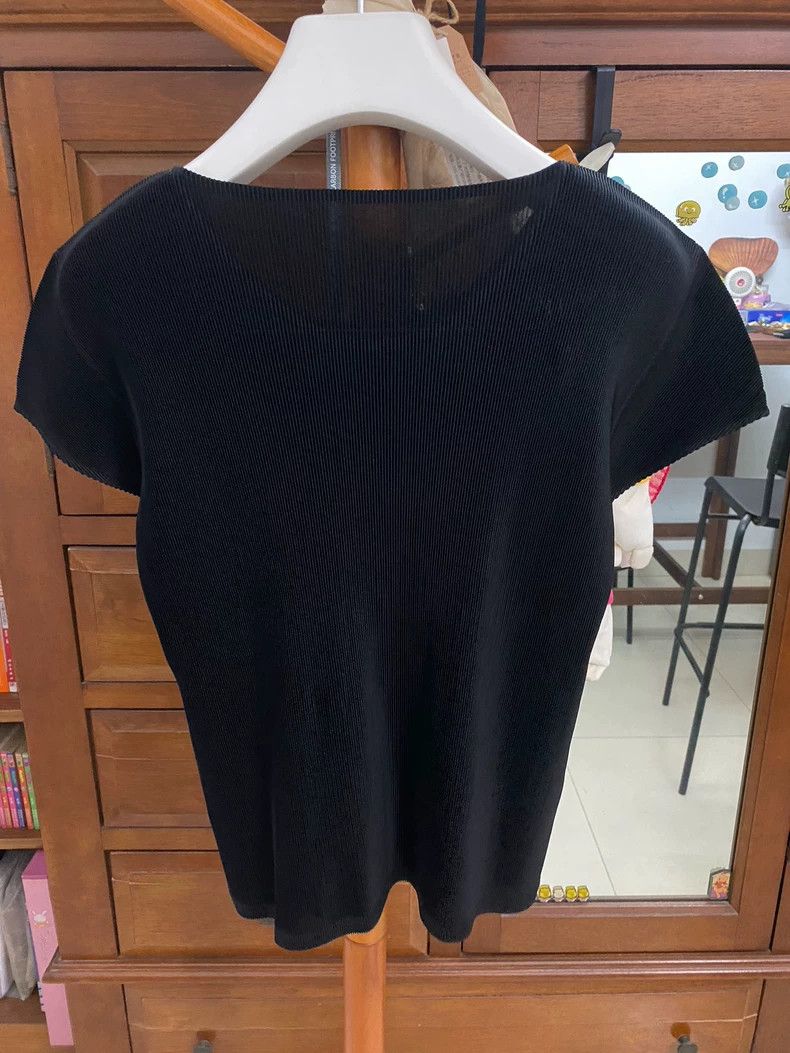 Issey Miyake Issey Miyake Black pleated short-sleeved shirt Size L / US 10 / IT 46 - 2 Thumbnail