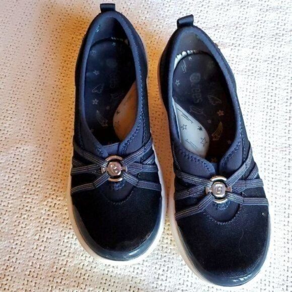 Designer Bzees Melody Sz. 6.5M Dark Navy & White Wedge Slip-ons Shoes Size US 6.5 / IT 36.5 - 1 Thumbnail