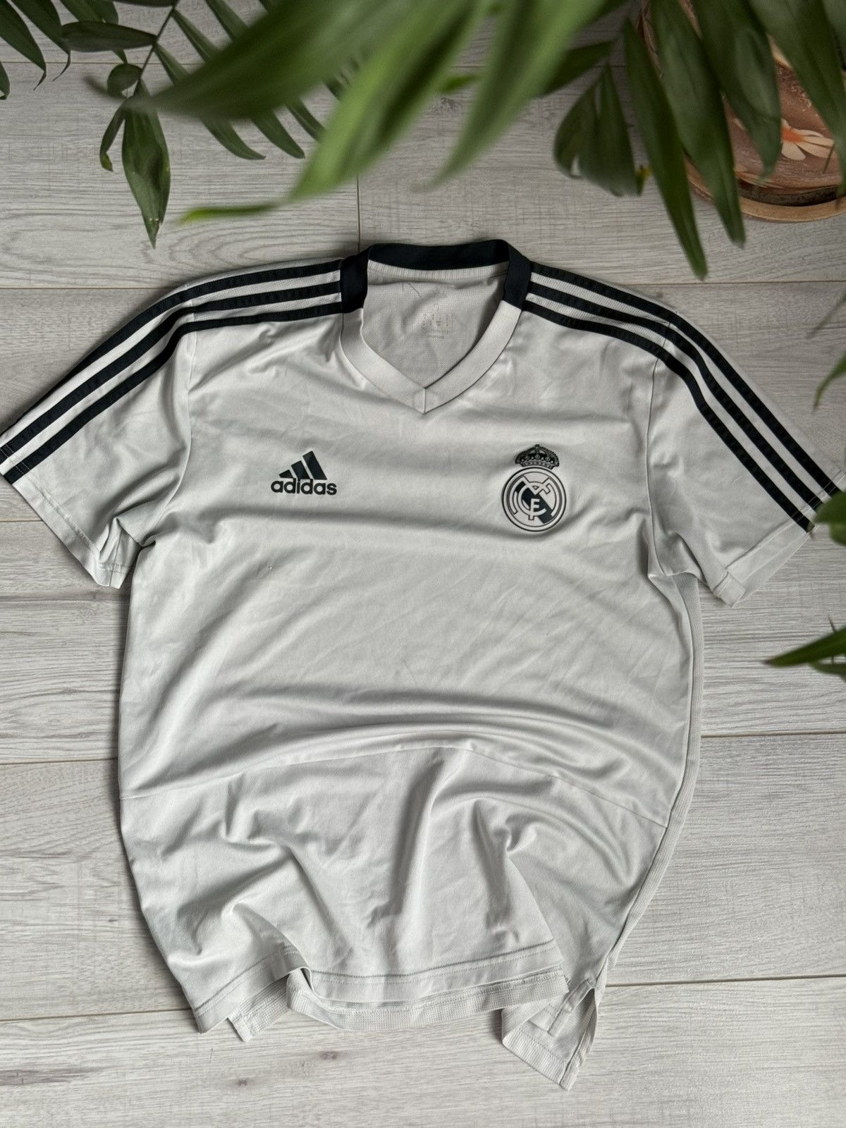 Adidas Vintage adidas Jersey T-Shirt Real Madrid Size US S / EU 44-46 / 1 - 1 Thumbnail