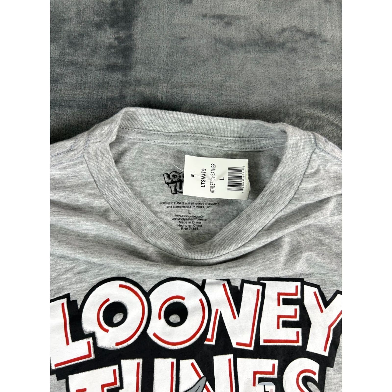 Vintage Looney Tunes Graphic Tee Men’s Large Heather Grey NWT crew neck Bugs Bunny Daffy Duck Taz Marvin the Martian 80s 90s Cartoon Retro Card Size US L / EU 52-54 / 3 - 3 Thumbnail