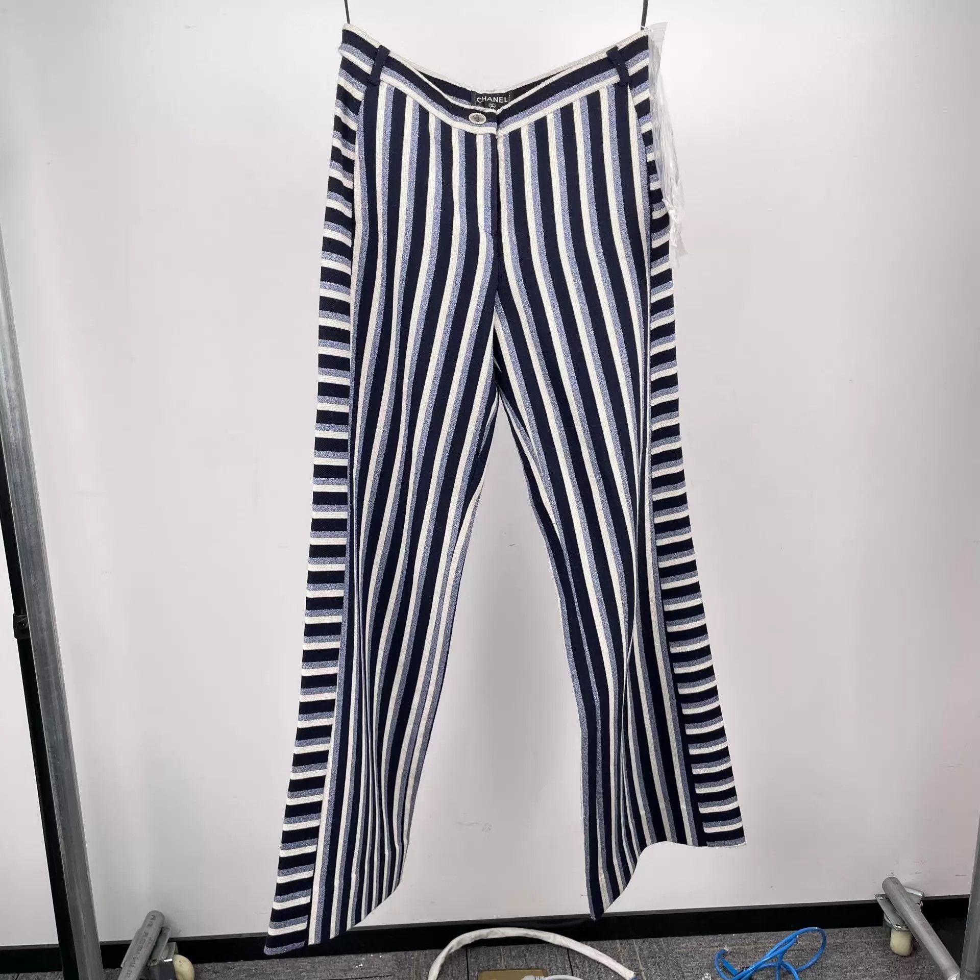Chanel CHANEL Wool Canvas Color Block Blue White Pants Size 40 Size 28" / US 6 / IT 42 - 1 Thumbnail