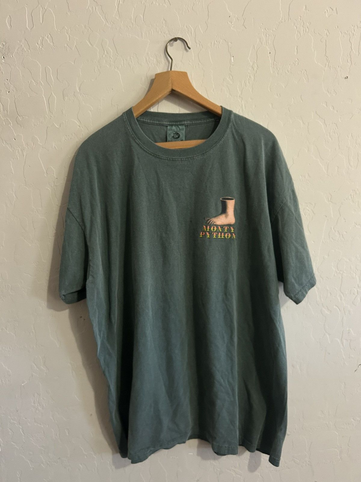 Vintage Vintage Monty Python Beautiful Plumage 2001 Shirt Size XL Size US XL / EU 56 / 4 - 5 Thumbnail