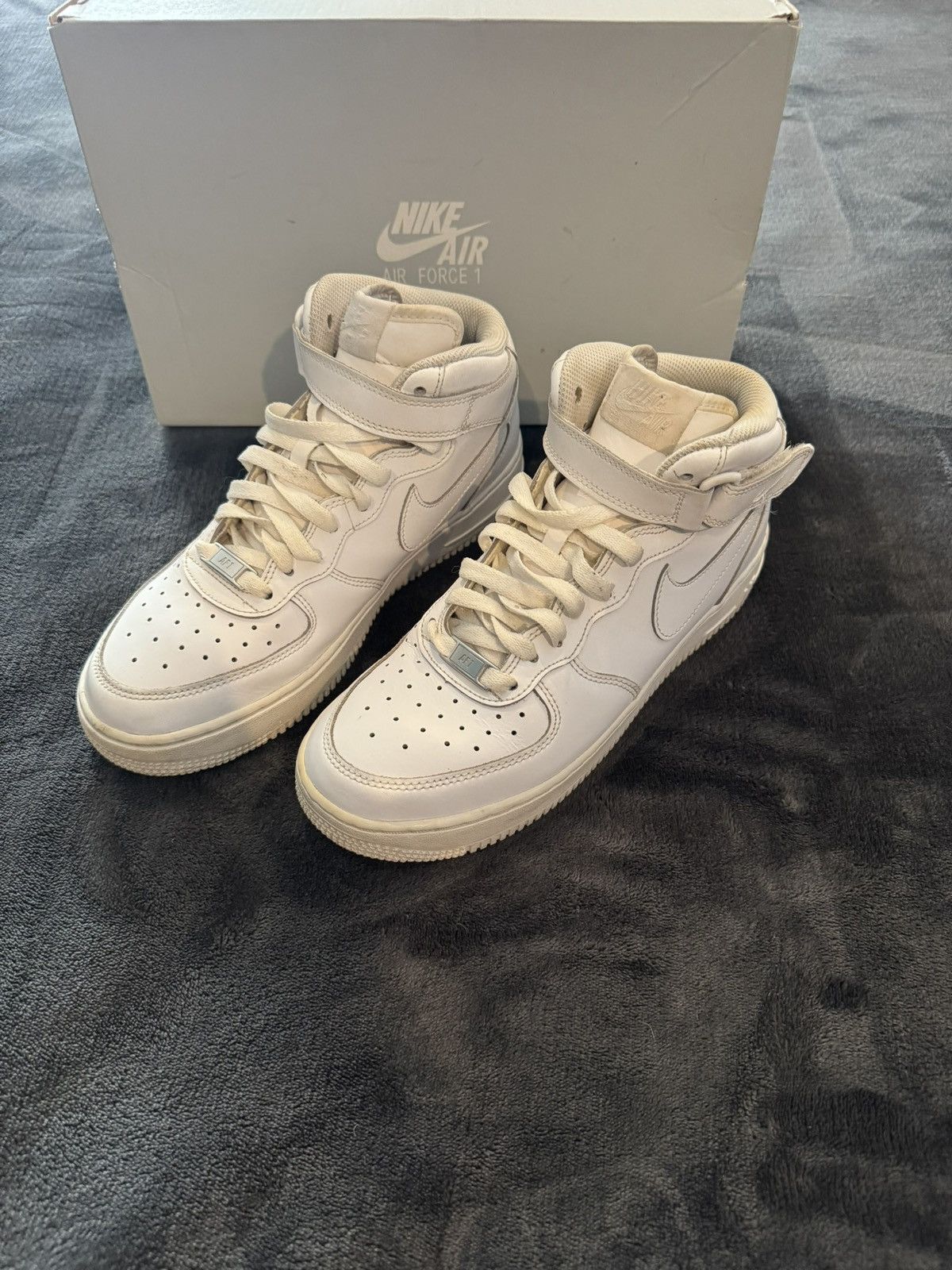 Nike Nike Air Force One Mid Size US 7 / EU 40 - 2 Thumbnail