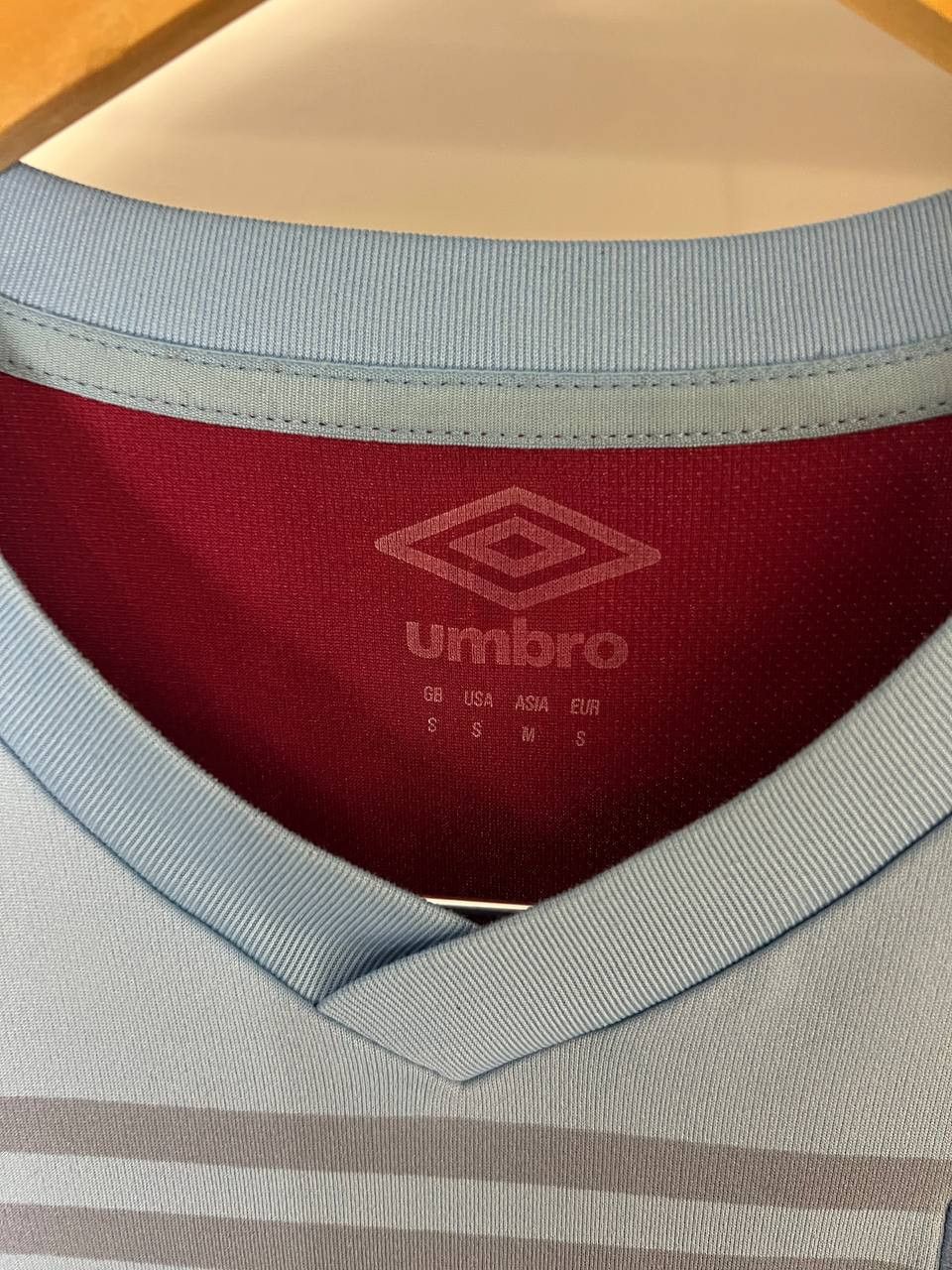 Umbro VINTAGE UMBRO FC WEST HAM UNITED ENGLAND SOCCER JERSEY RETRO Size US S / EU 44-46 / 1 - 7 Thumbnail