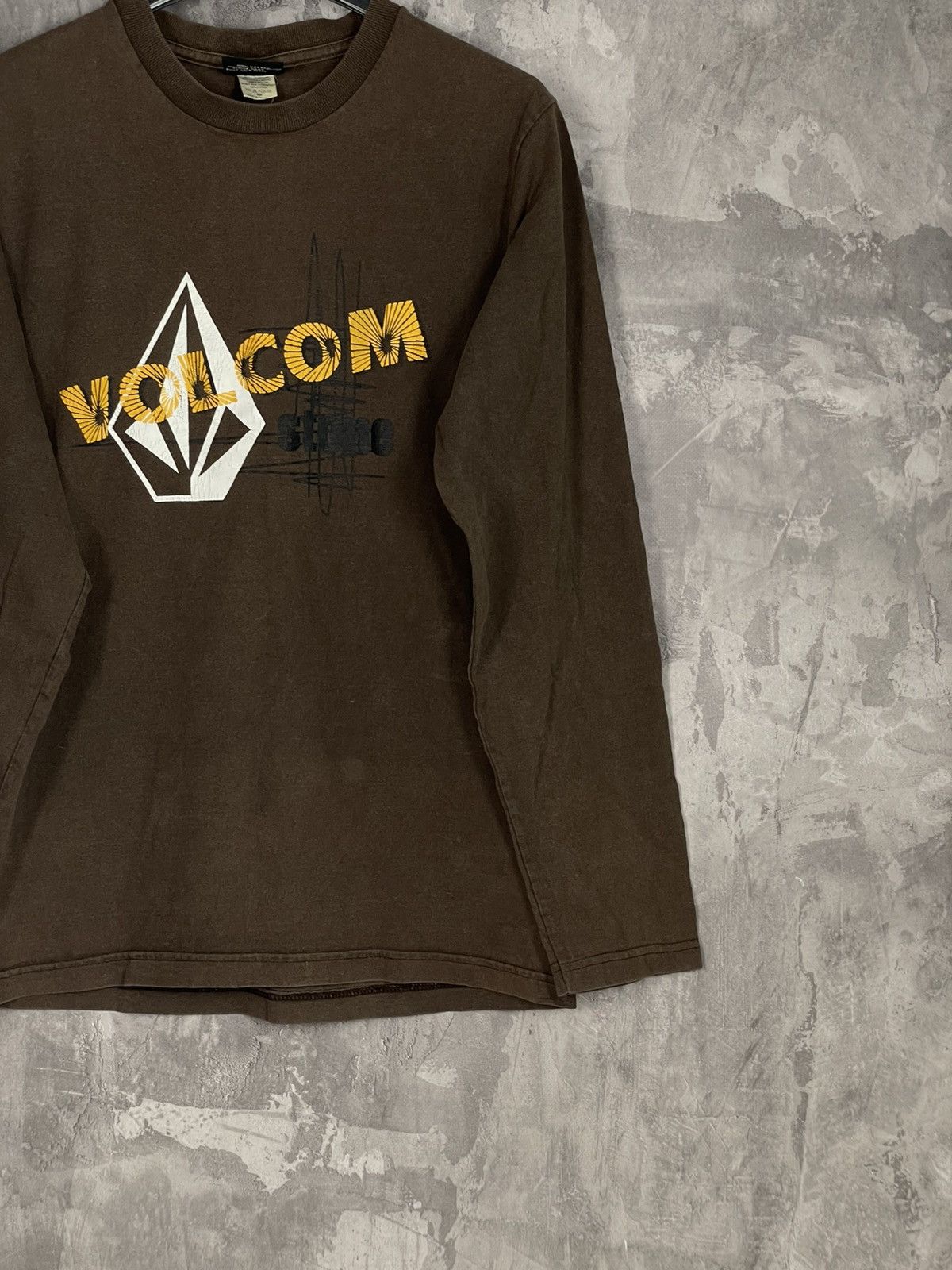 Vintage × Volcom Crazy 90s Volcom Stone Skate Y2K Logo Boxy Brown Longsleeve Size US M / EU 48-50 / 2 - 6 Thumbnail
