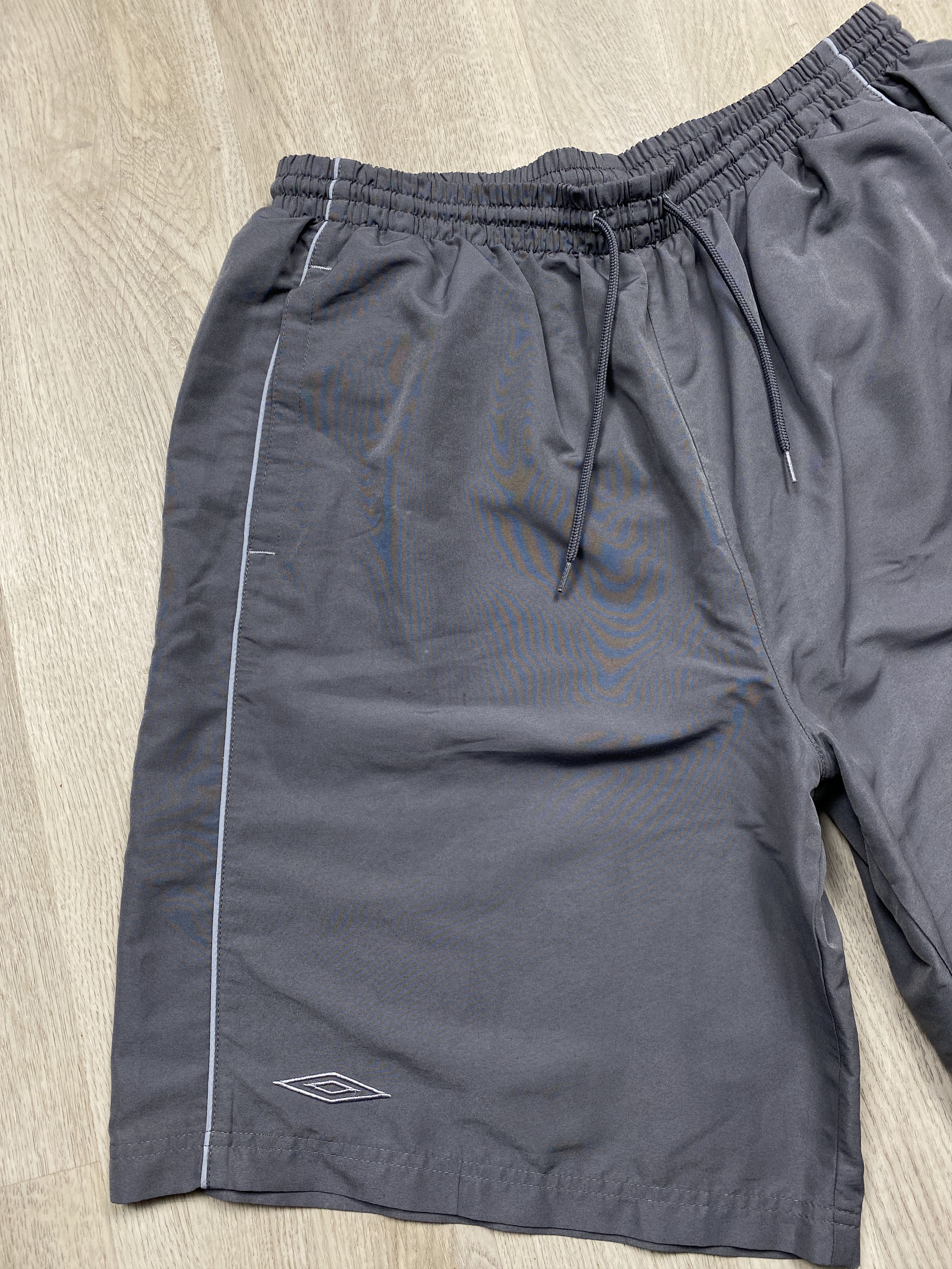 Umbro Umbro Vintage Mens Nylon Shorts Size US 38 / EU 54 - 3 Thumbnail