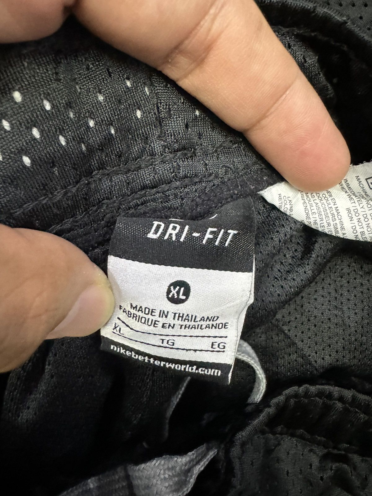 Nike NIKE DRI FIT PERFORATED EMBROIDERED LOGO TRACK PANTS Size US 32 / EU 48 - 10 Thumbnail