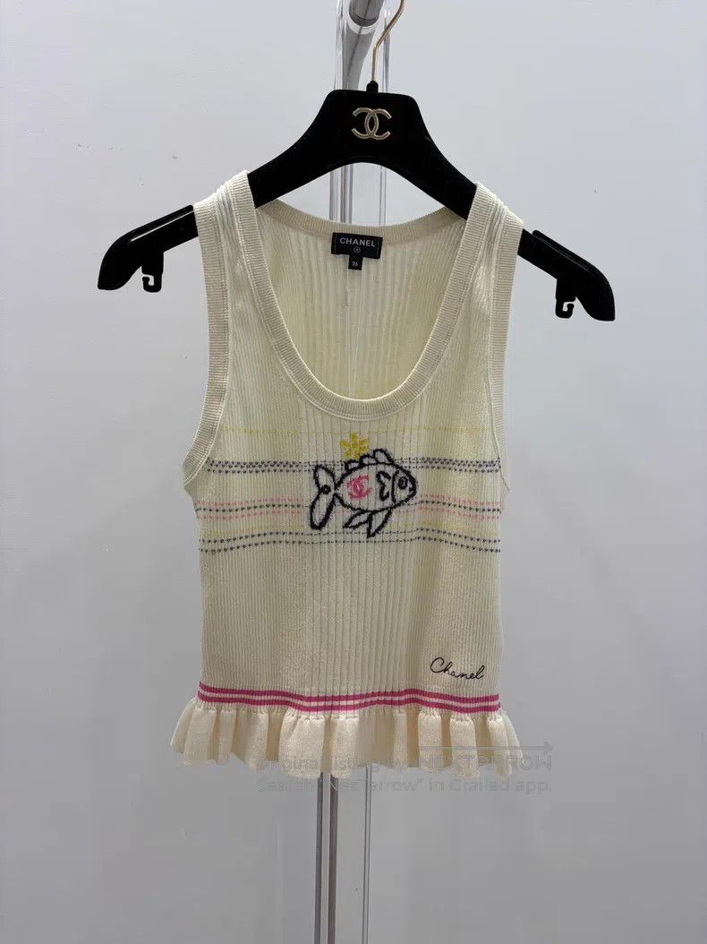 Chanel Chanel Beige little fish knitted vest Size XS / US 0-2 / IT 36-38 - 1 Thumbnail