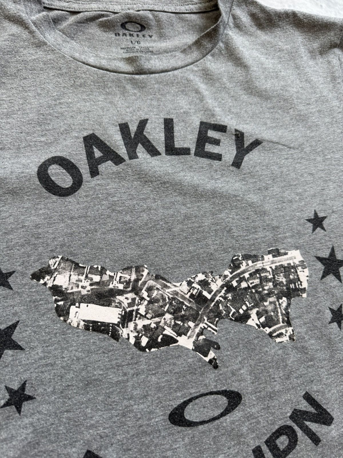 Oakley Oakley vintage big logo tee Tokyo Japan Size US L / EU 52-54 / 3 - 3 Thumbnail