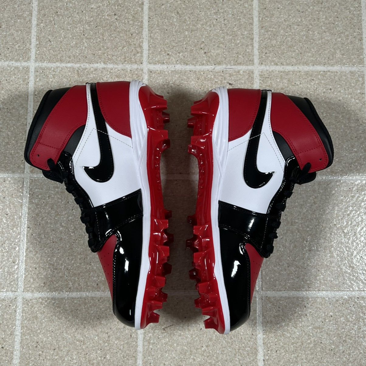 Jordan Brand New Men’s 10.5 Nike Air Jordan 1 MID TD Red Black Cleats Size US 10.5 / EU 43-44 - 8 Thumbnail