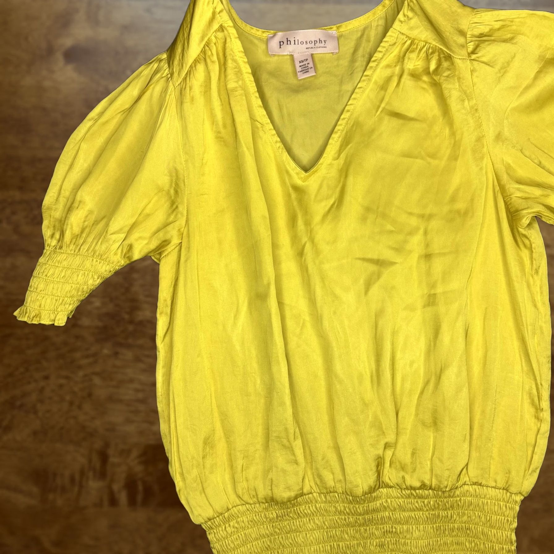 Vintage Philosophy Republic Shirt Womens XS Yellow Smocked Hem Puff Sleeve V Neck Size XS / US 0-2 / IT 36-38 - 1 Thumbnail