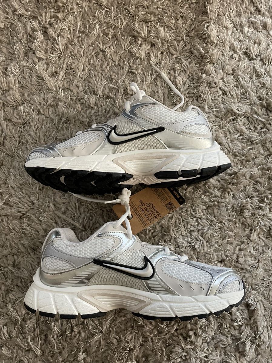 Nike Nike v5 RNR Summit White Size US 7.5 / EU 40-41 - 3 Thumbnail